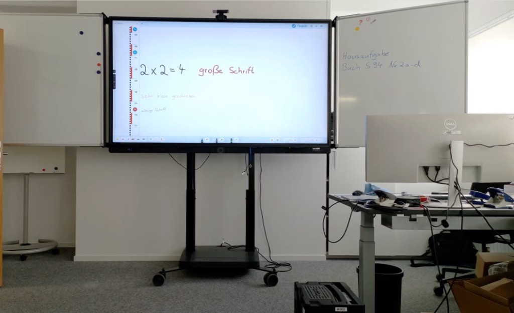 ≈4 m: Tafel/Display – kleine Schrift